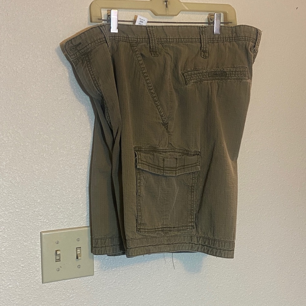 Cabela's Olive Cargo Shorts with Pocketed Design Size 40